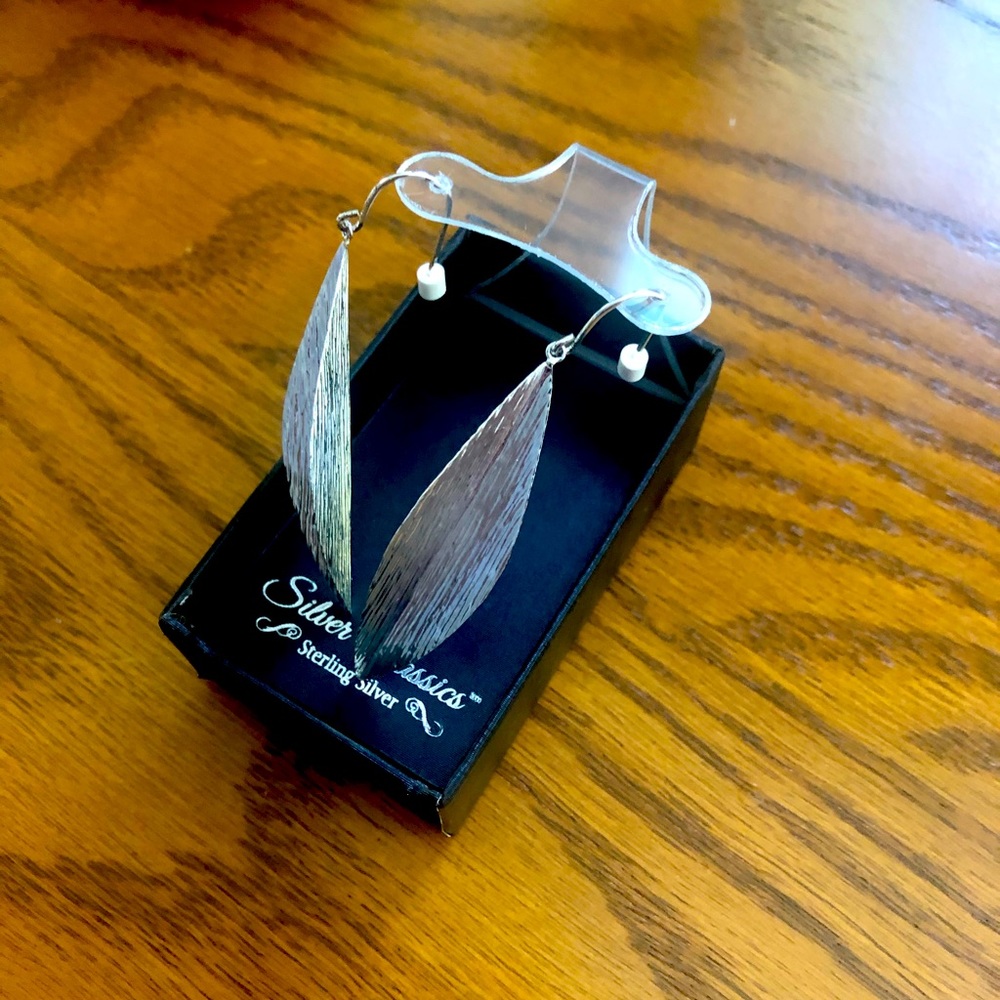NWT Abstract Leaf Earrings 🪶